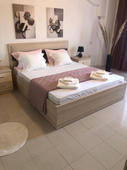 Cozy 1-Bedroom Flat, Beachside Durrës Exterior foto